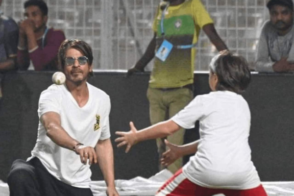 IPL 2024: Shah Rukh Khan teaching son AbRam how to bat during KKR